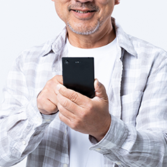 オーナーが専用管理画面を操作しているイメージ写真